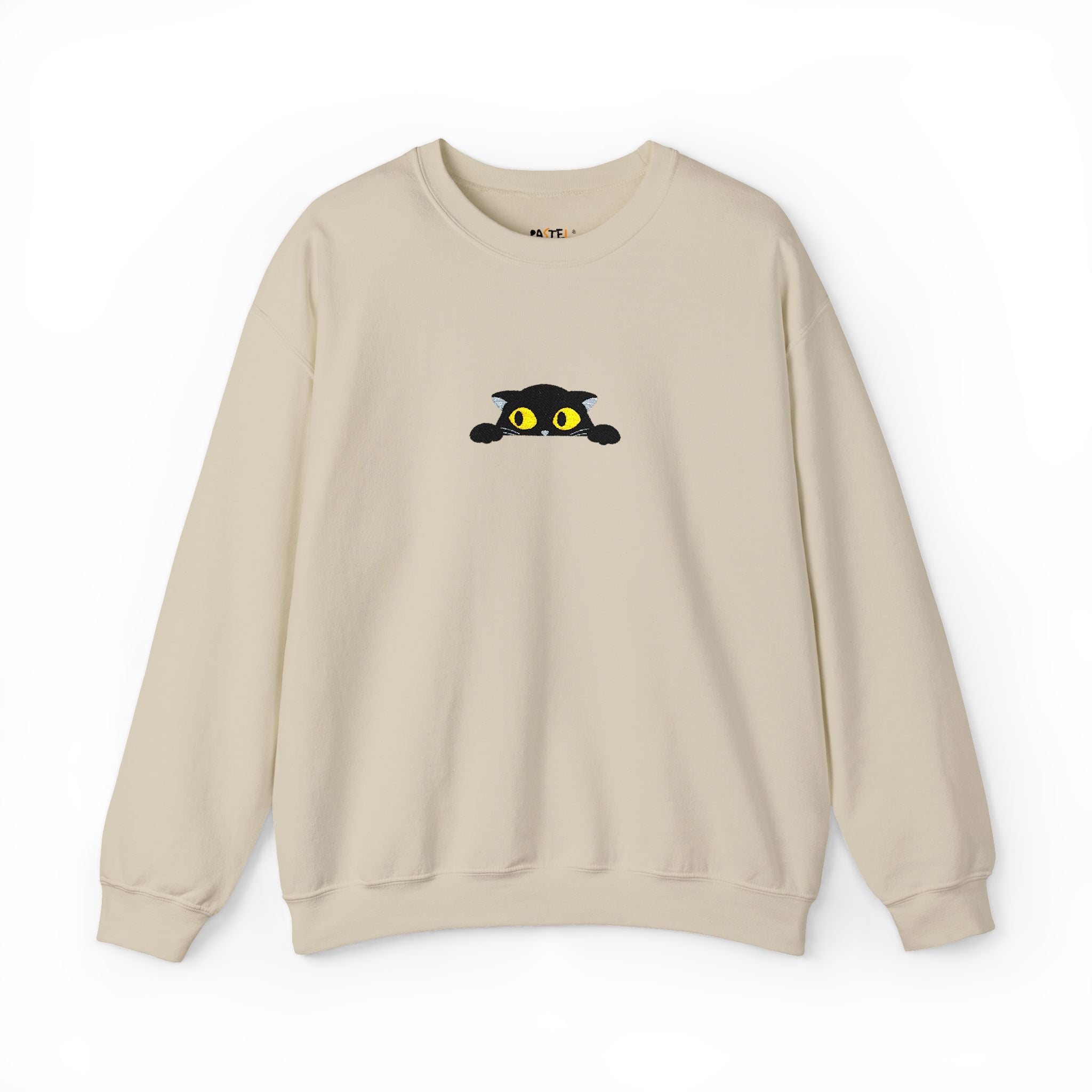 Baju Sejuk Krew Leher Kucing Hitam Mengintai – Grafik Mata Kuning Comel